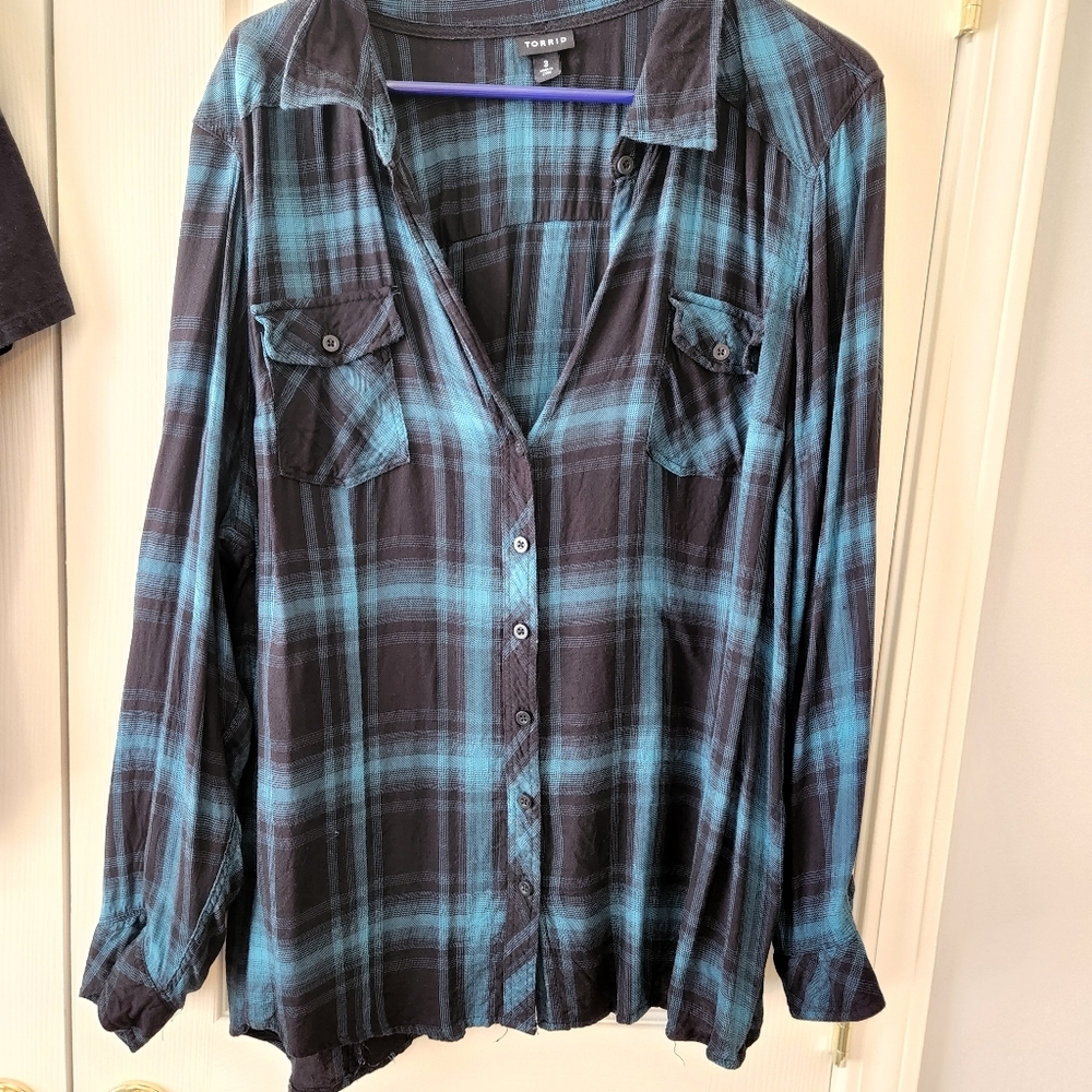 Torrid button up plaid top.